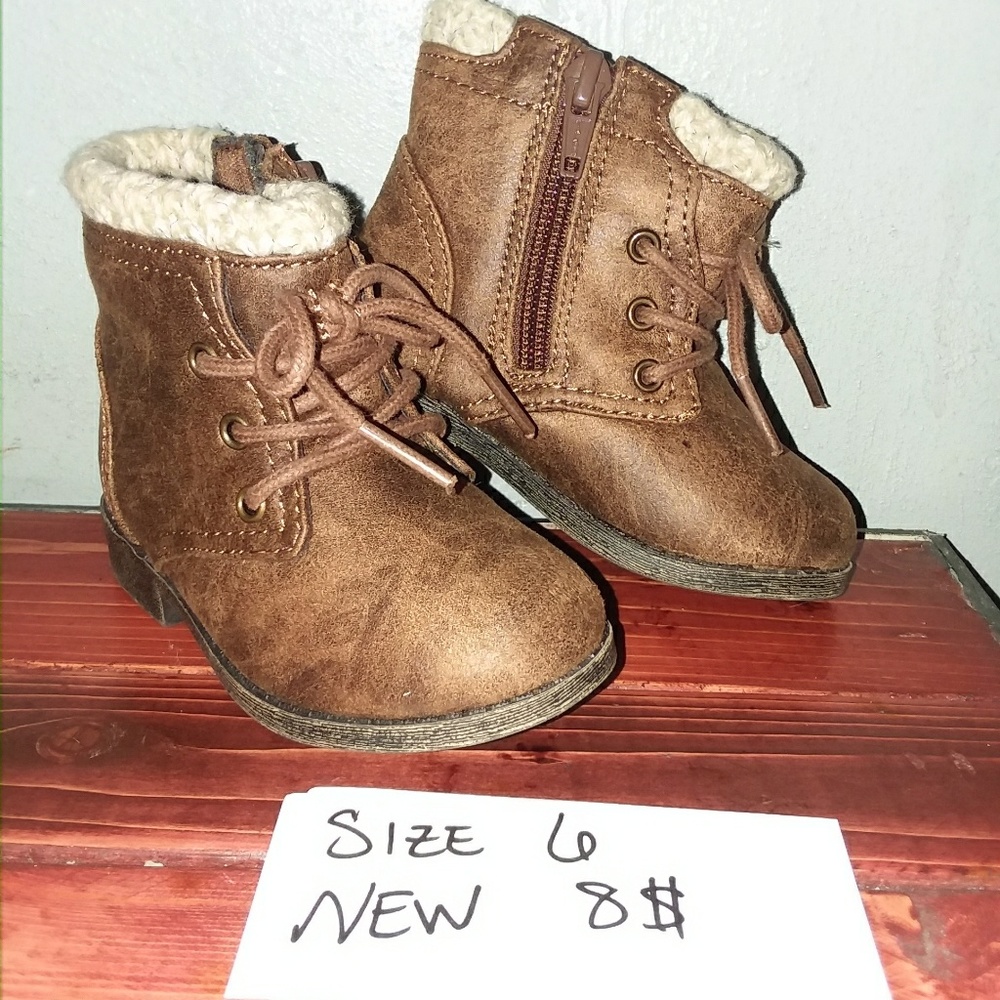 Girls size 6 boots